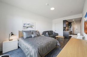 New Lux Studio with Hot Tub and Amazing Views